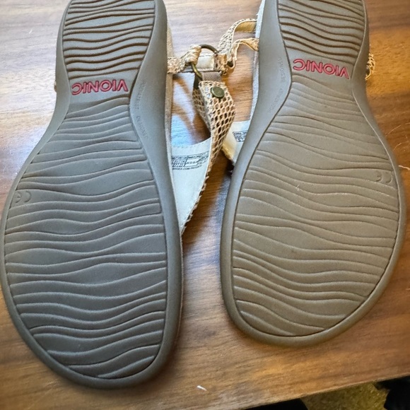 Women's Vionic Tan Sandals women’s sized 6 - Picture 10 of 11